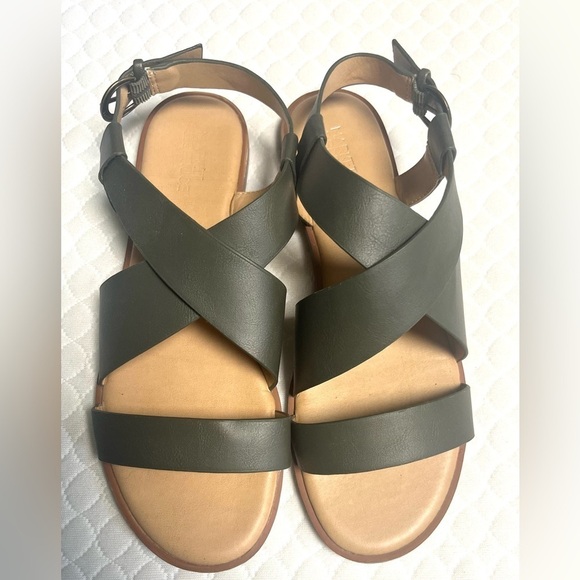 Market And Spruce Women’s Criss-Cross Olive Strappy Sandals 
Size 8 - Picture 4 of 6